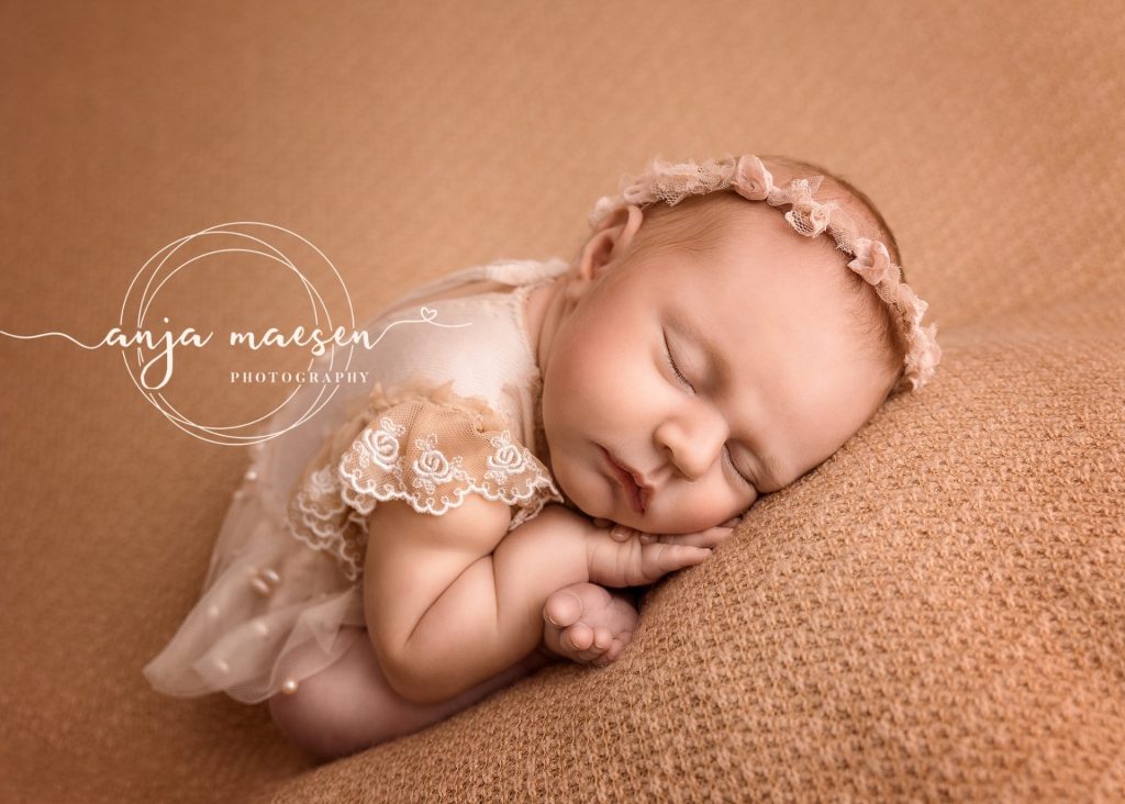 newborn-fotografie-fotograaf-Limburg-België-Halen- Heusden - Zolder -Award - Newborn - Maternity - Kinderfotografie - Anja Maesen Photography - studioshoot - fine art fotografie - babyfotografie - zwangerschapsfotografie - cakesmash - Ana Brandt - Certified instructor - award - truc - hack