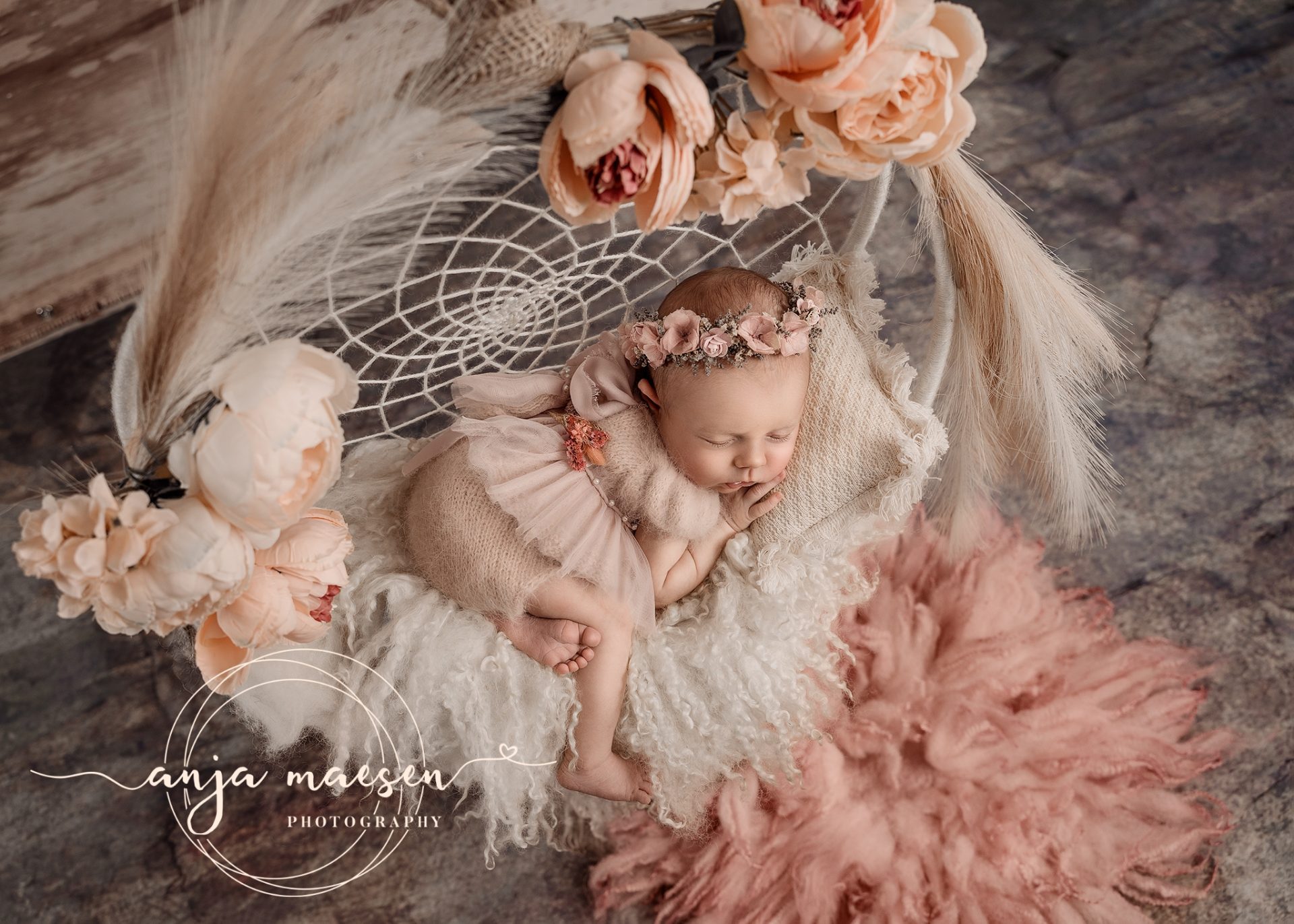newborn-fotografie-fotograaf-Limburg-België-Halen- Heusden - Zolder -Award - Newborn - Maternity - Kinderfotografie - Anja Maesen Photography - studioshoot - fine art fotografie - babyfotografie - zwangerschapsfotografie - cakesmash - Ana Brandt - Certified instructor - award - truc - hack