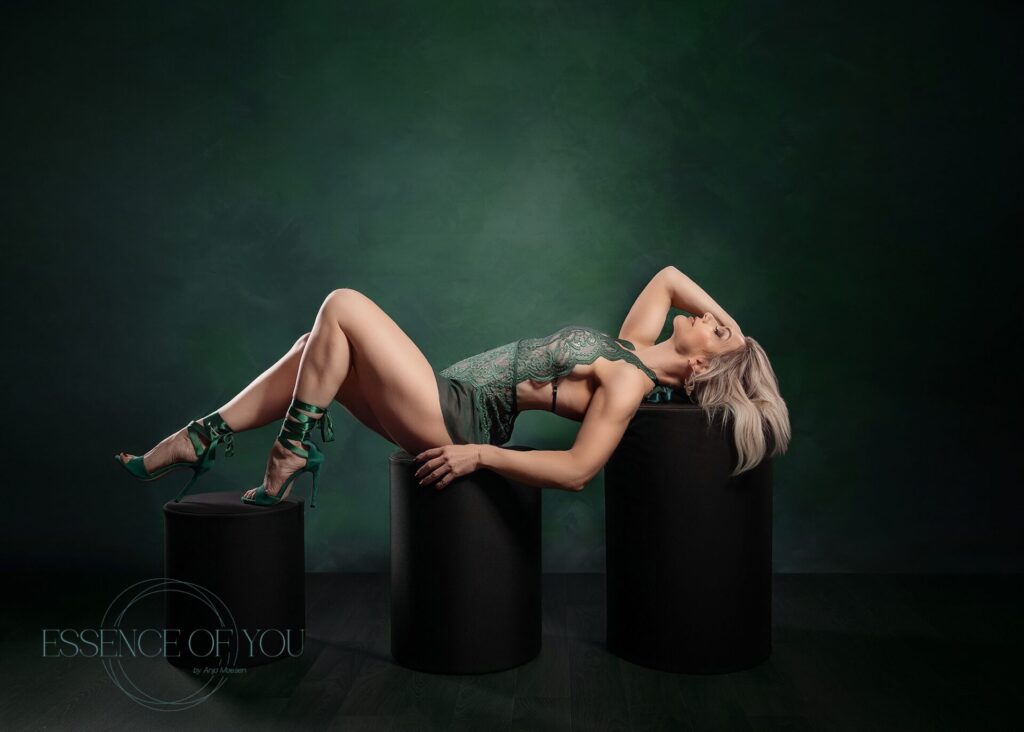 Essence of you - Boudoir - newborn -fotografie-fotograaf-Limburg-België-Halen- Heusden - Zolder -Award - Newborn - Maternity - Kinderfotografie - Anja Maesen Photography - studioshoot - fine art fotografie - babyfotografie - zwangerschapsfotografie - cakesmash - award - zelfportret
